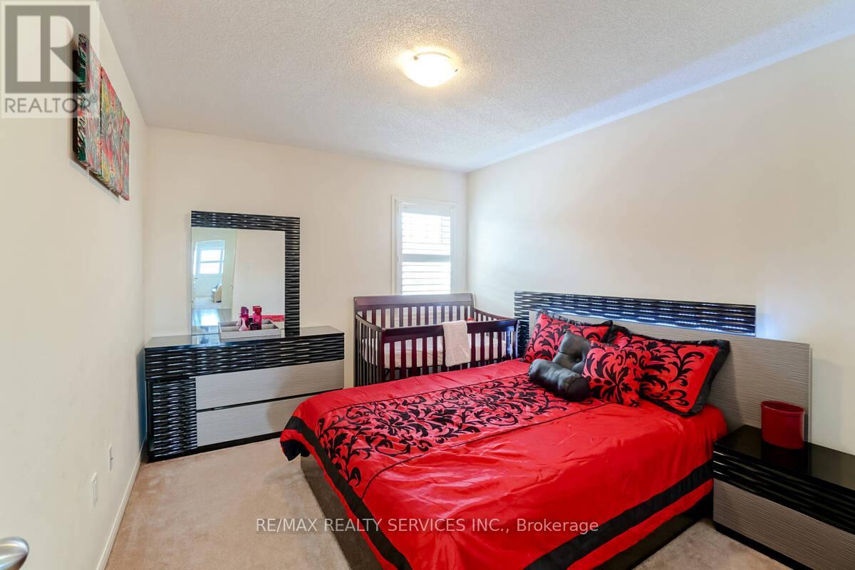 27 Sussexvale Drive, Brampton, Ontario  L6R 3S1 - Photo 3 - W12467691