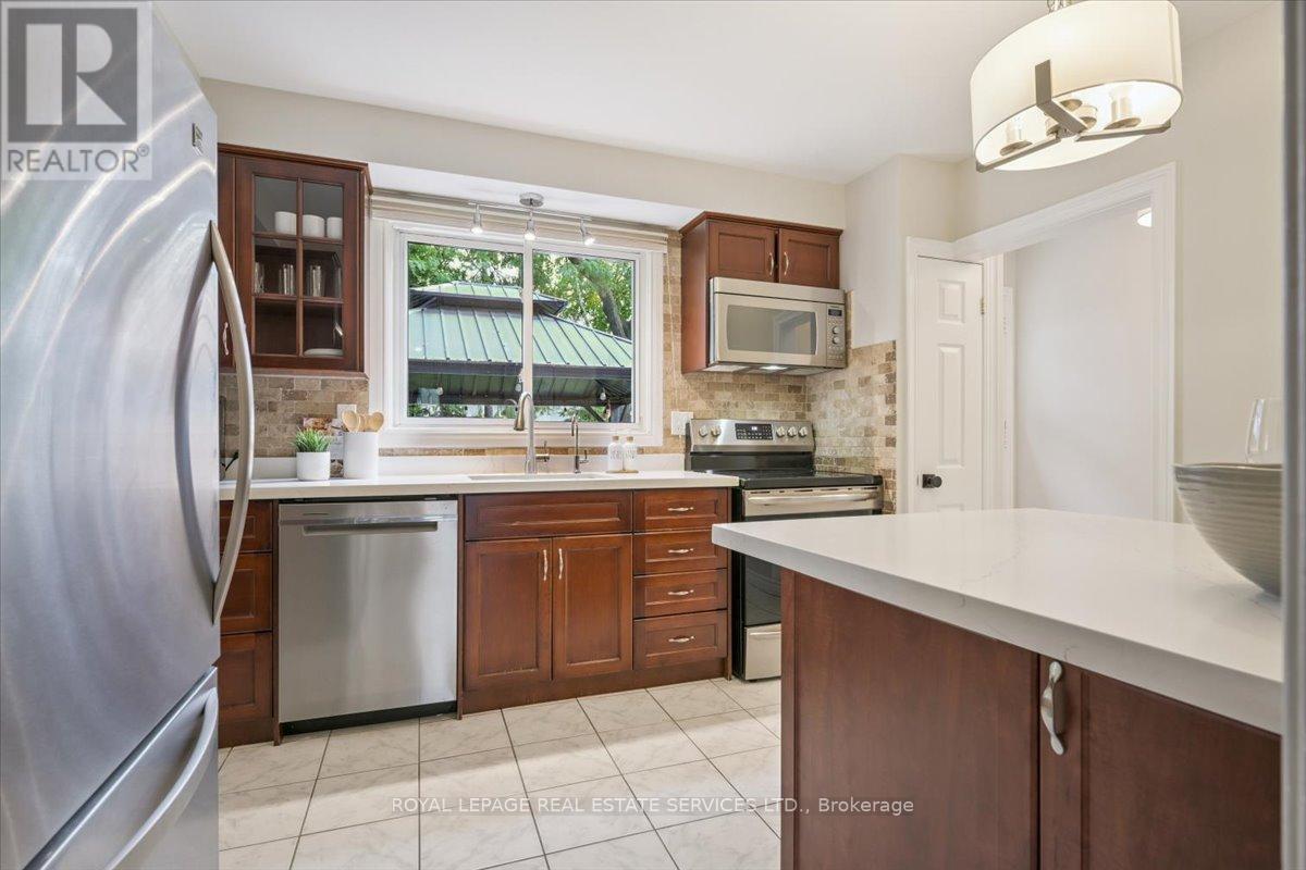 2340 Homelands Drive, Mississauga (Sheridan), Ontario  L5K 1G6 - Photo 11 - W12467706