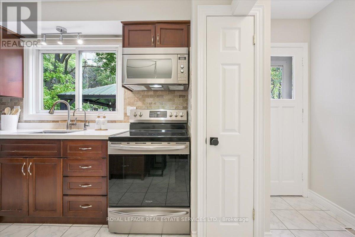 2340 Homelands Drive, Mississauga (Sheridan), Ontario  L5K 1G6 - Photo 16 - W12467706