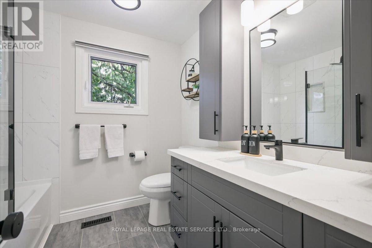 2340 Homelands Drive, Mississauga (Sheridan), Ontario  L5K 1G6 - Photo 28 - W12467706