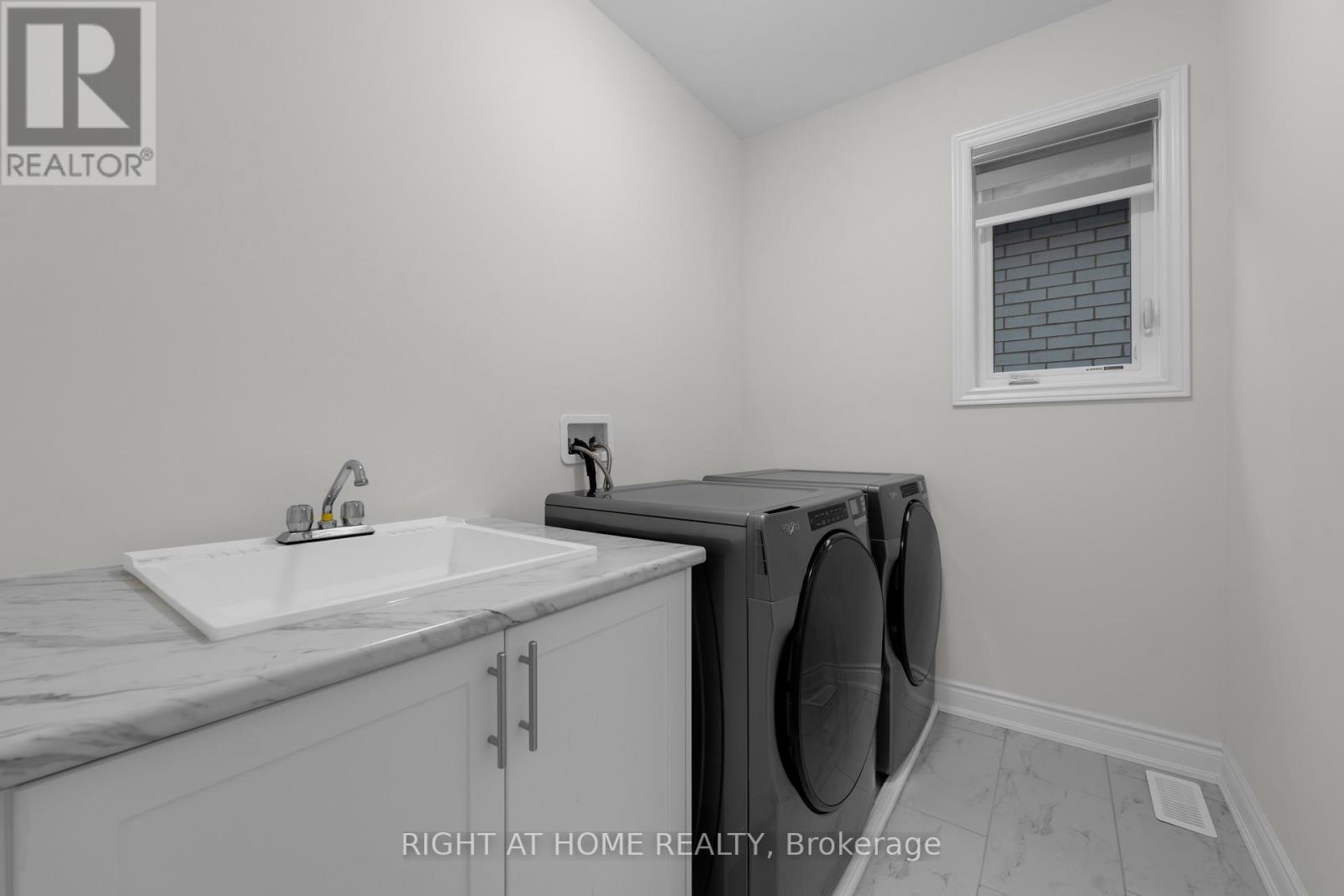 16 Vincena Road, Caledon, Ontario  L7C 4M3 - Photo 27 - W12467726