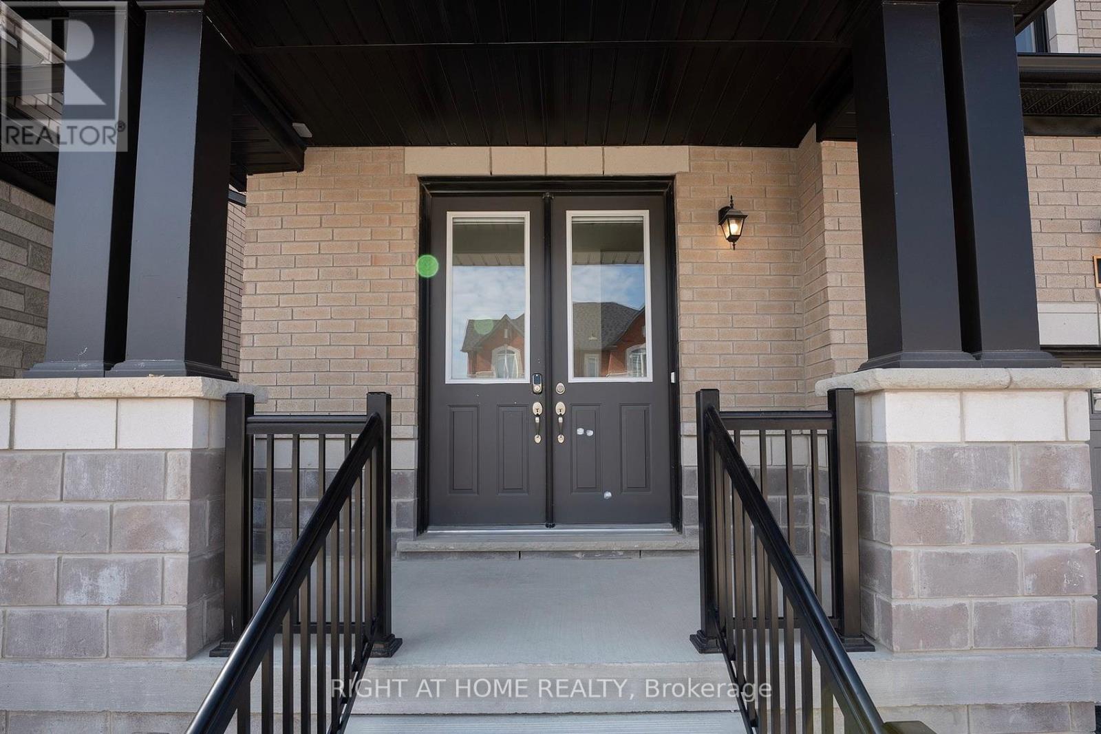 16 Vincena Road, Caledon, Ontario  L7C 4M3 - Photo 4 - W12467726