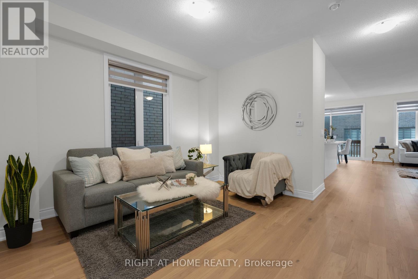 16 Vincena Road, Caledon, Ontario  L7C 4M3 - Photo 6 - W12467726