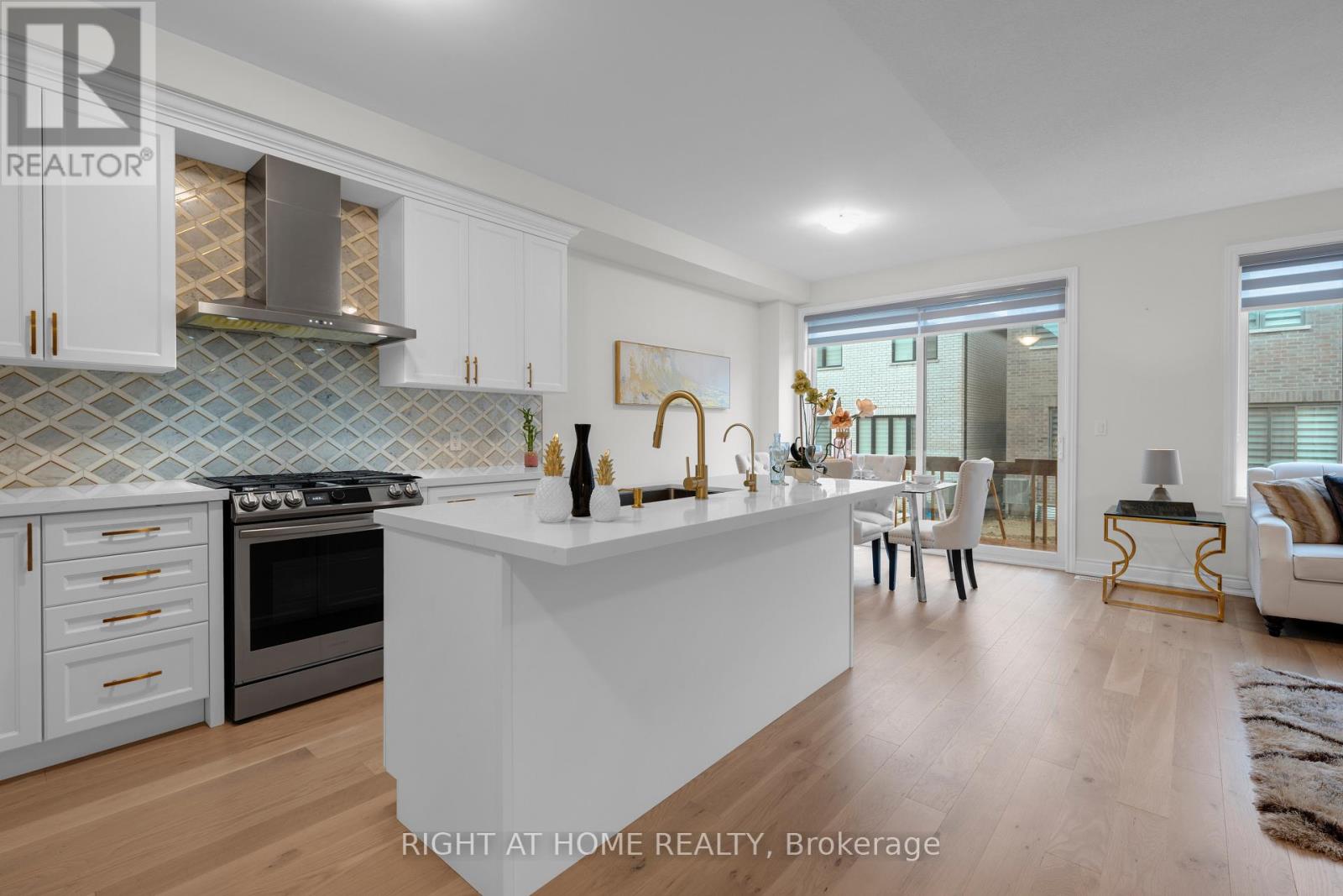16 Vincena Road, Caledon, Ontario  L7C 4M3 - Photo 8 - W12467726
