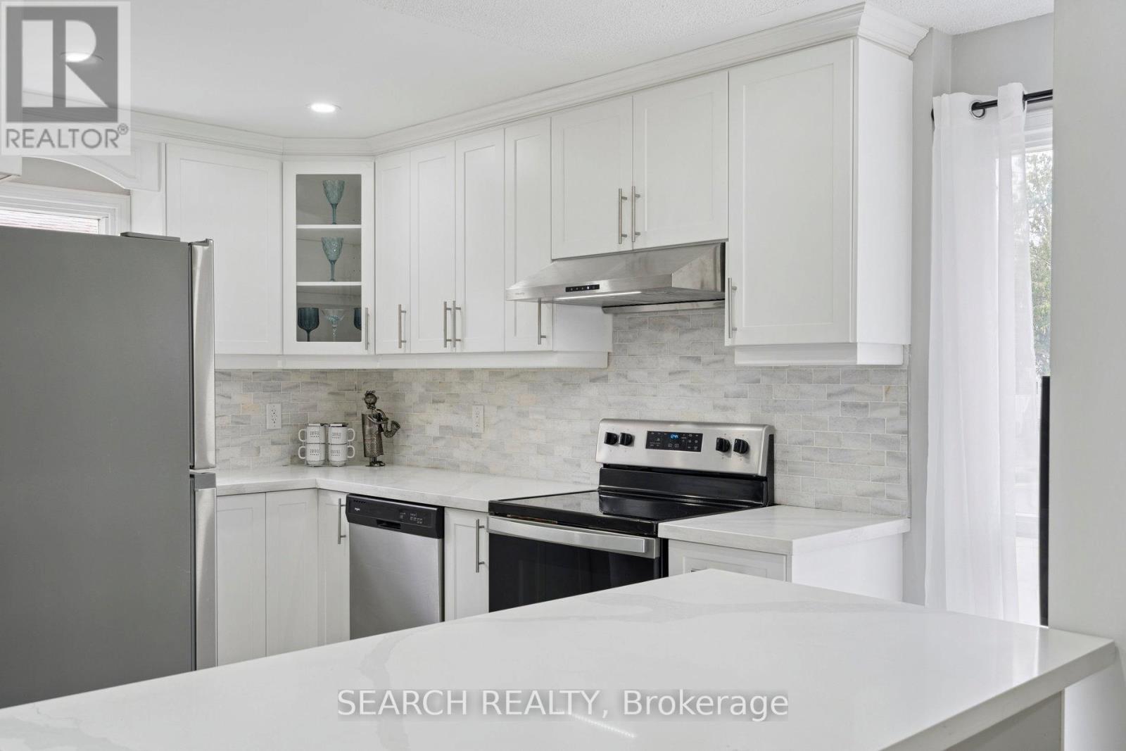 15 Hector Court, Brampton, Ontario  L6S 1P1 - Photo 11 - W12467759