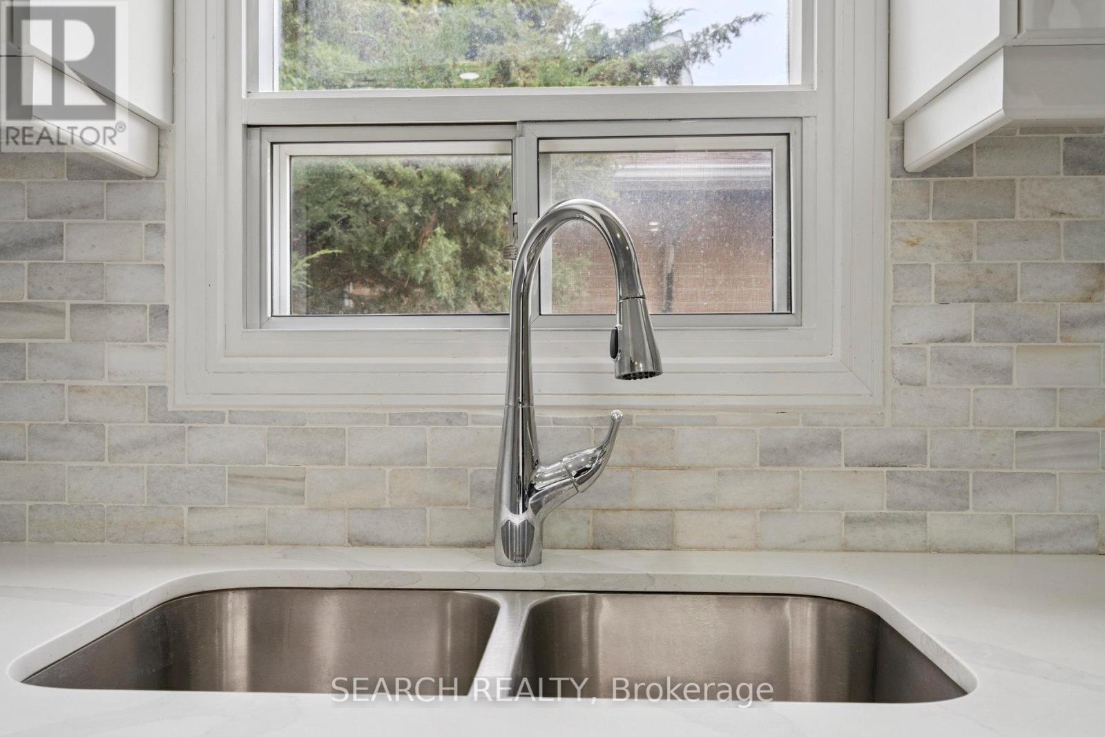 15 Hector Court, Brampton, Ontario  L6S 1P1 - Photo 15 - W12467759