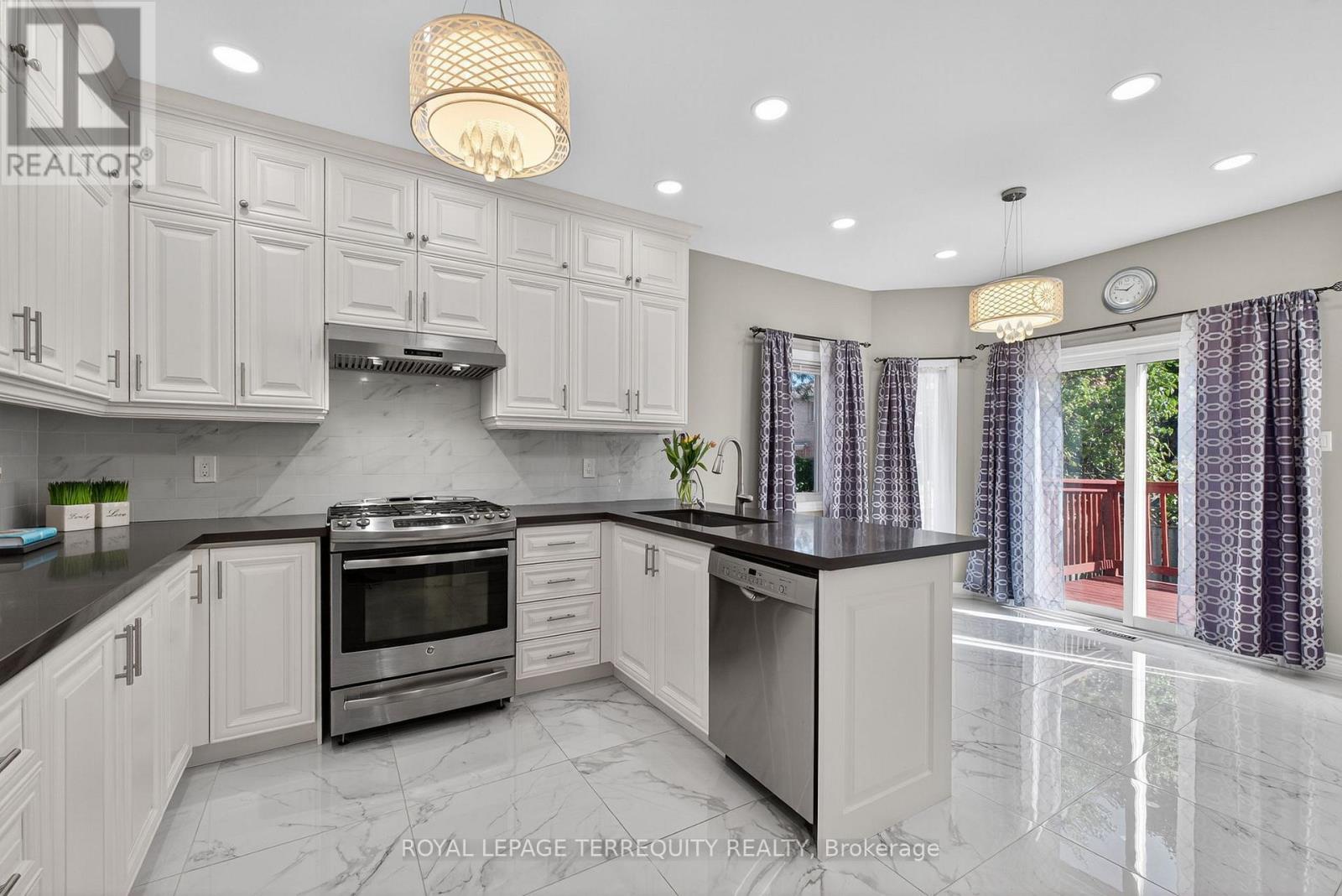 3108 Eden Oak Crescent, Mississauga, Ontario  L5L 5V1 - Photo 14 - W12467761