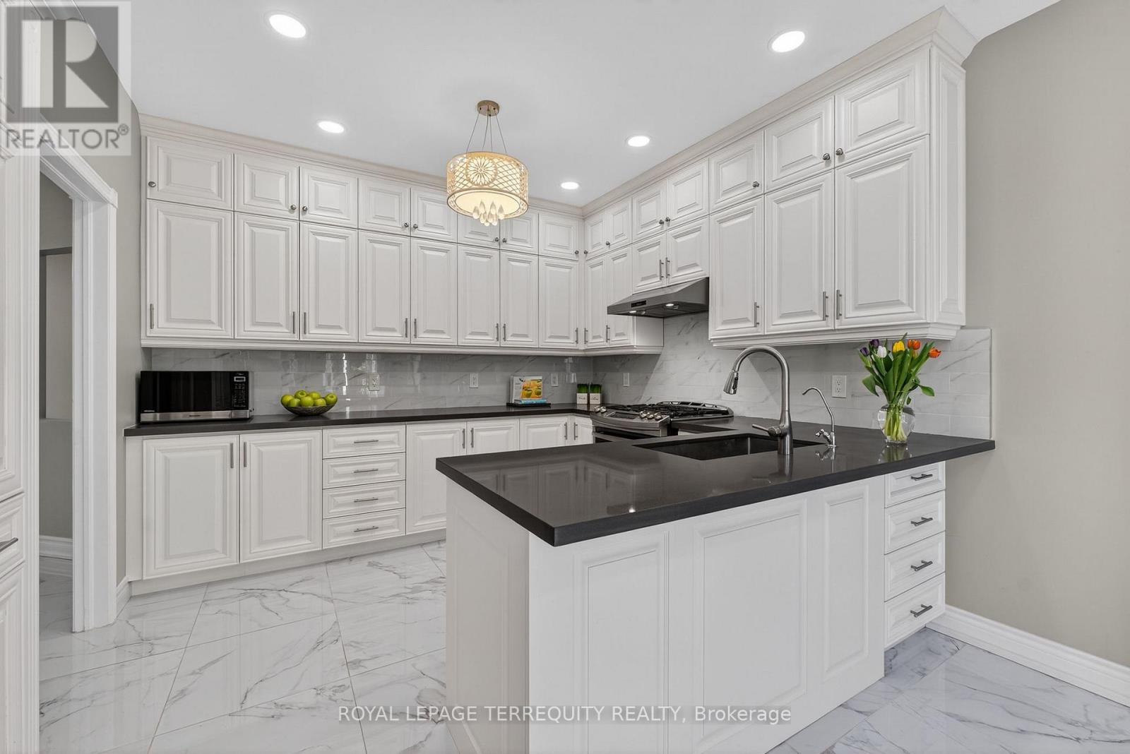 3108 Eden Oak Crescent, Mississauga, Ontario  L5L 5V1 - Photo 15 - W12467761