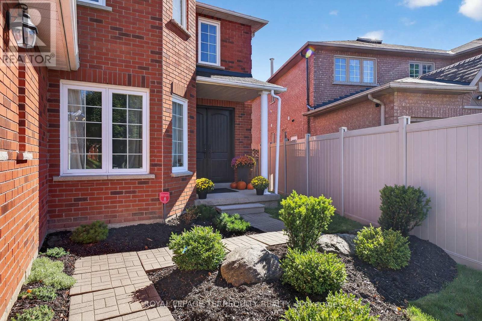 3108 Eden Oak Crescent, Mississauga, Ontario  L5L 5V1 - Photo 2 - W12467761