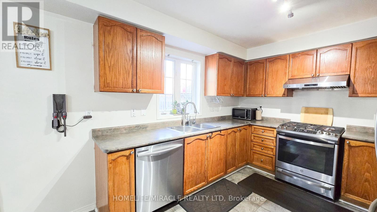 48 Bramcedar Crescent, Brampton, Ontario  L7A 1T3 - Photo 12 - W12467765