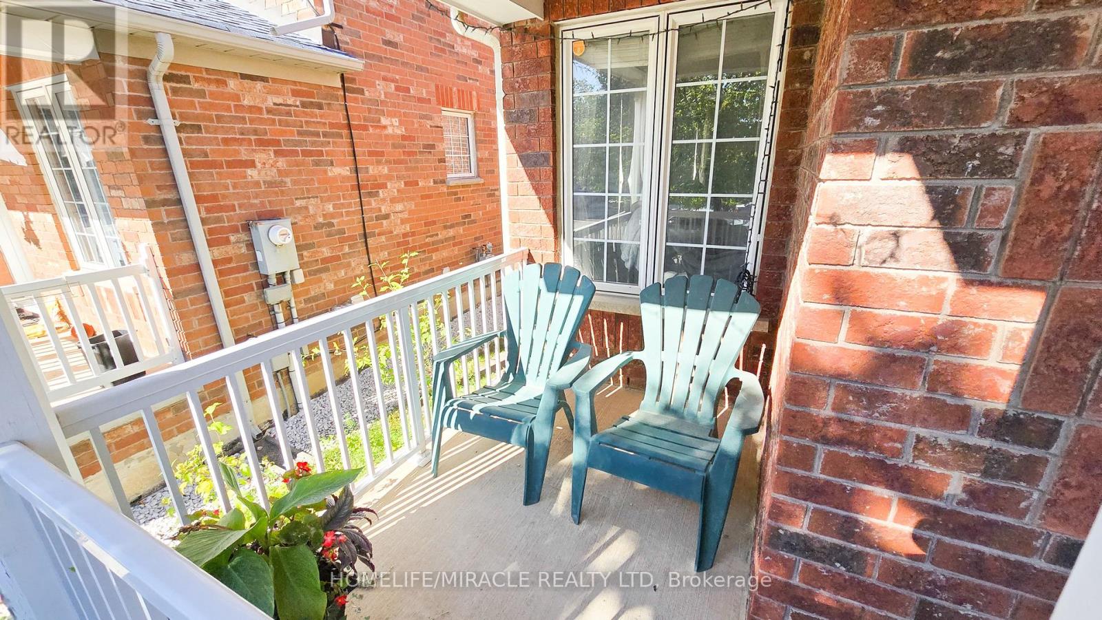 48 Bramcedar Crescent, Brampton, Ontario  L7A 1T3 - Photo 4 - W12467765