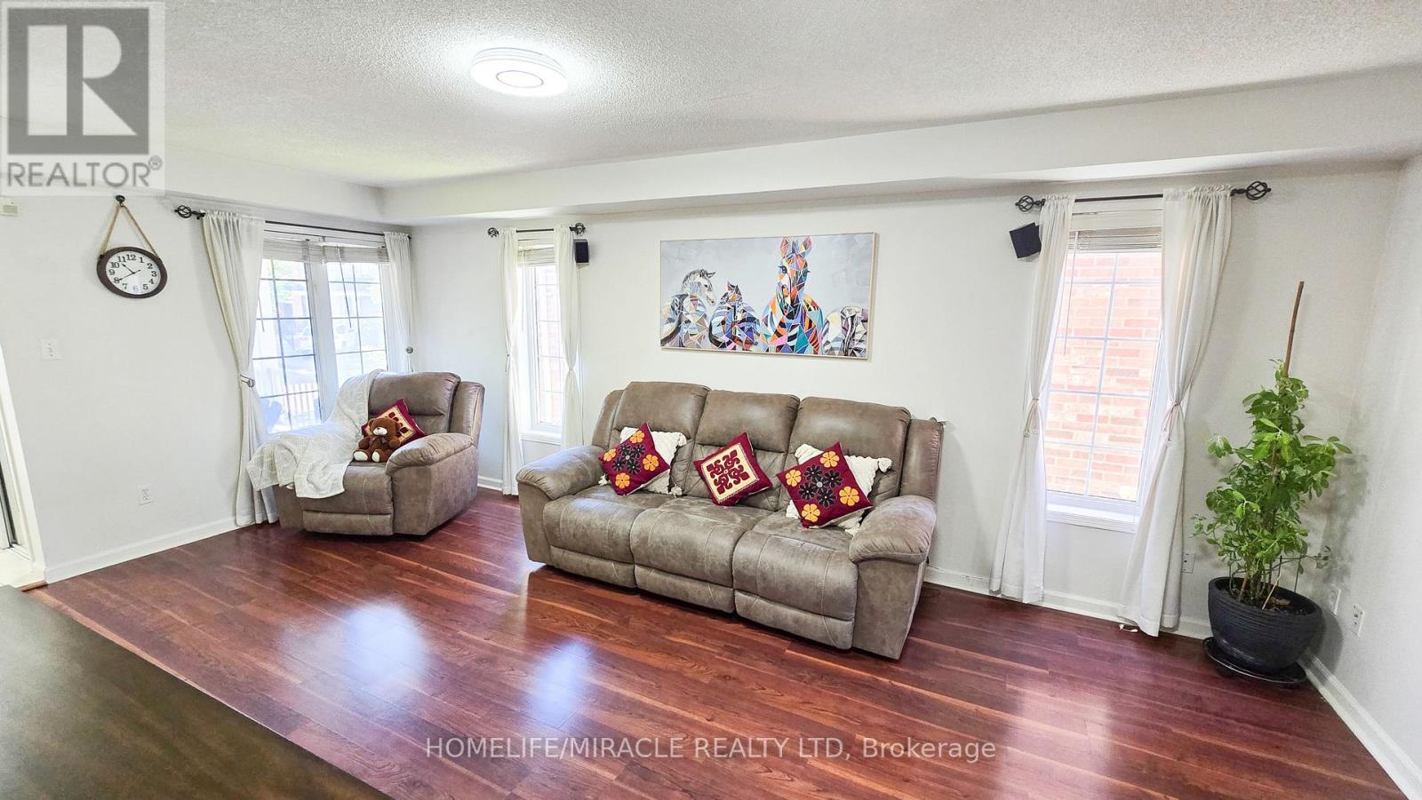 48 Bramcedar Crescent, Brampton, Ontario  L7A 1T3 - Photo 8 - W12467765