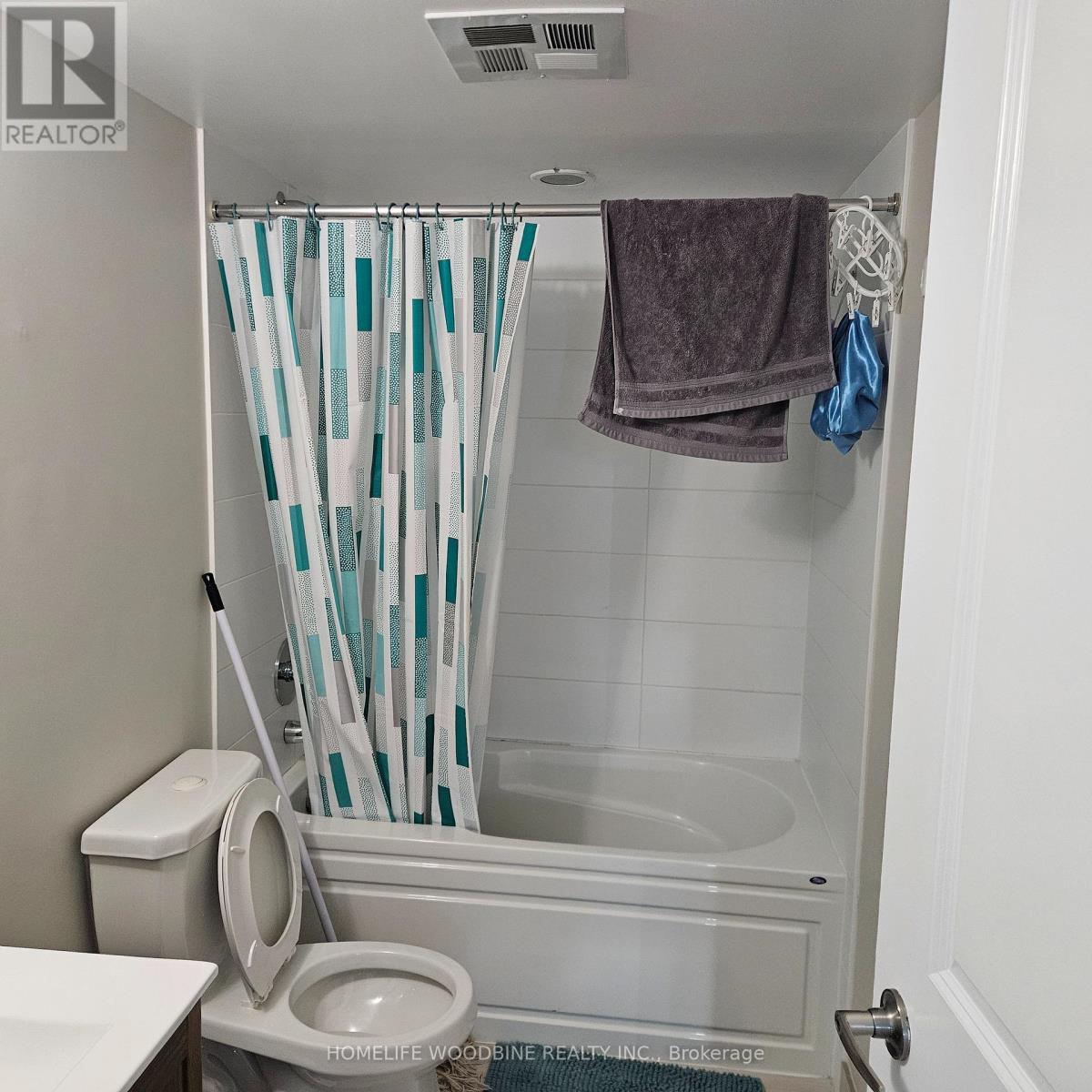 918 - 80 Esther Lorrie Drive, Toronto, Ontario  M9W 0C6 - Photo 13 - W12467812