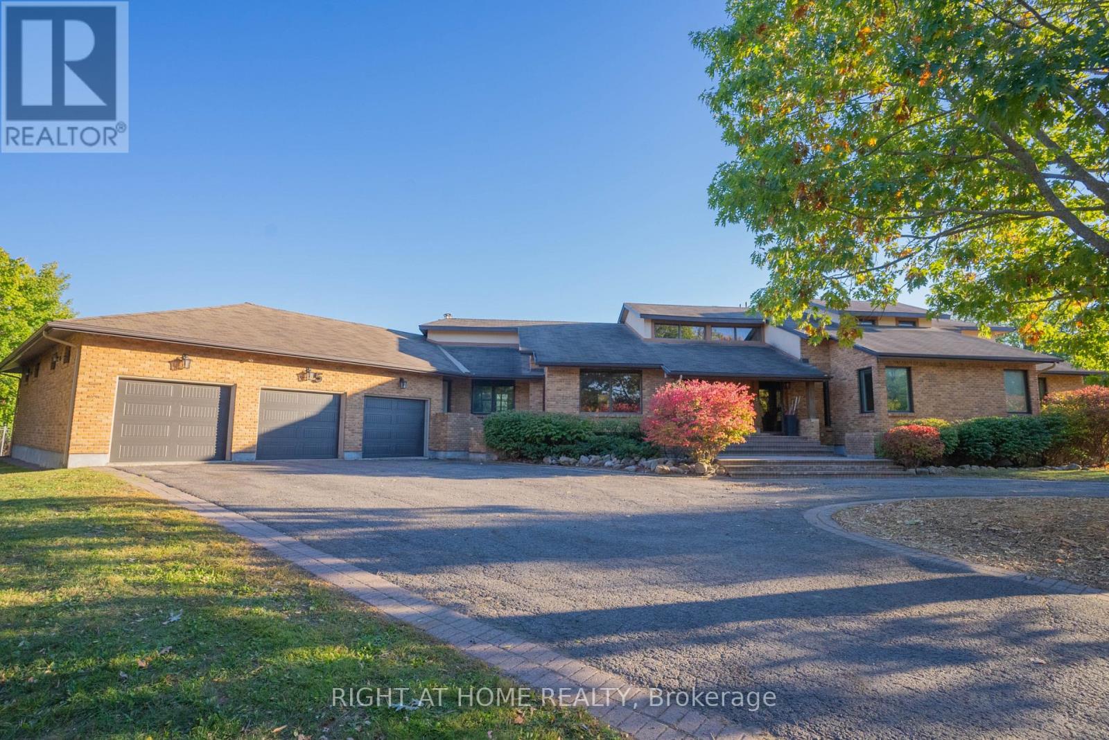 5 Burnt Tree Court, Ottawa, Ontario  K2R 1B8 - Photo 1 - X12467883