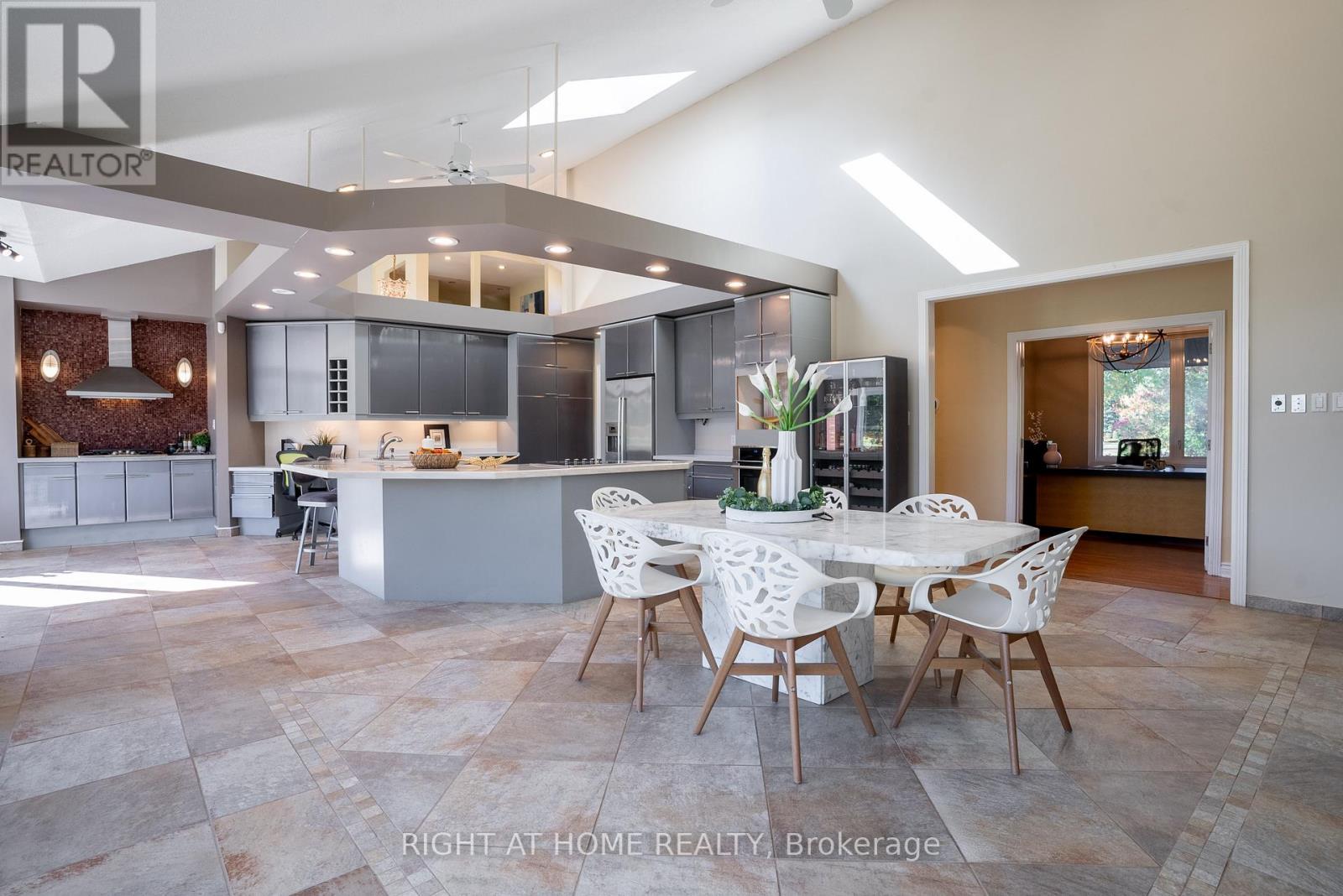 5 Burnt Tree Court, Ottawa, Ontario  K2R 1B8 - Photo 14 - X12467883