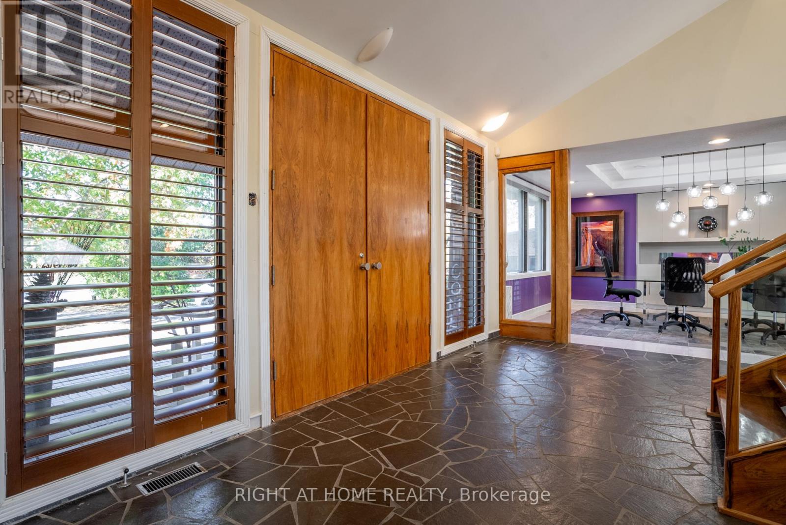5 Burnt Tree Court, Ottawa, Ontario  K2R 1B8 - Photo 3 - X12467883