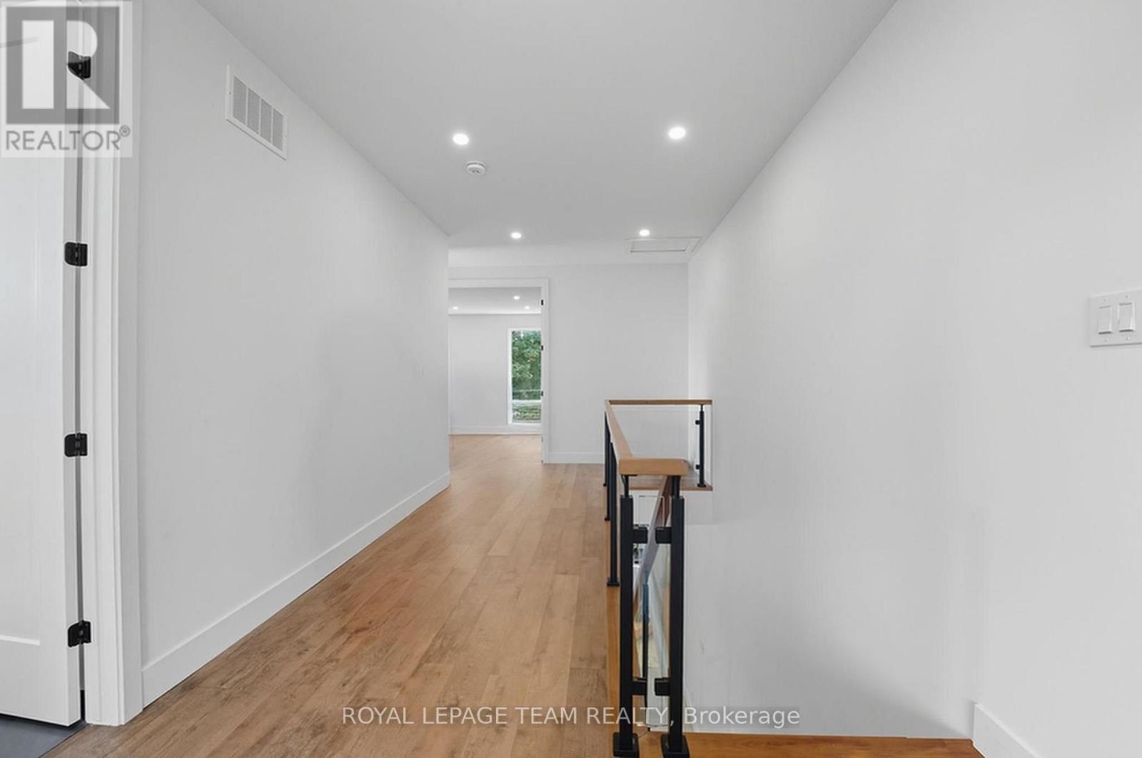 984 Watson Street, Ottawa, Ontario  K2B 6C2 - Photo 18 - X12467885
