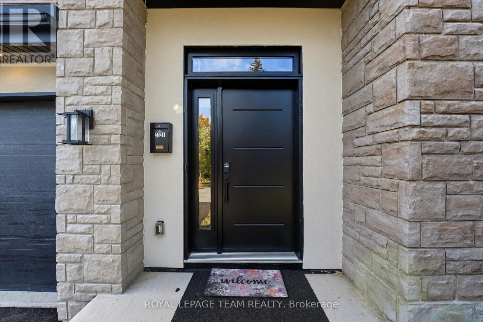 984 Watson Street, Ottawa, Ontario  K2B 6C2 - Photo 4 - X12467885