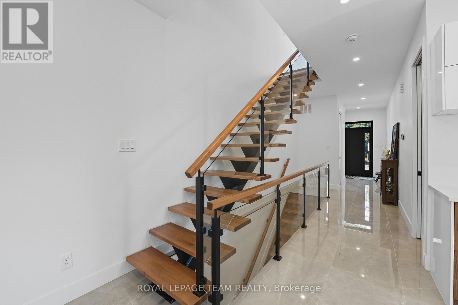 984 Watson Street, Ottawa, Ontario  K2B 6C2 - Photo 7 - X12467885