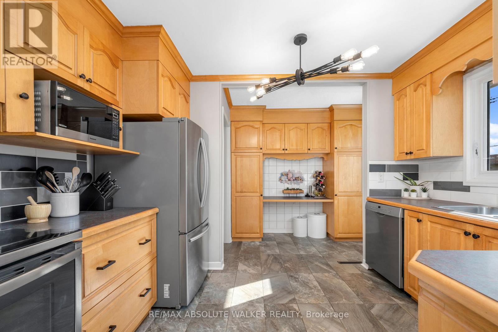 5298 Hillcrest Drive, Ottawa, Ontario  K4M 1E6 - Photo 10 - X12467900