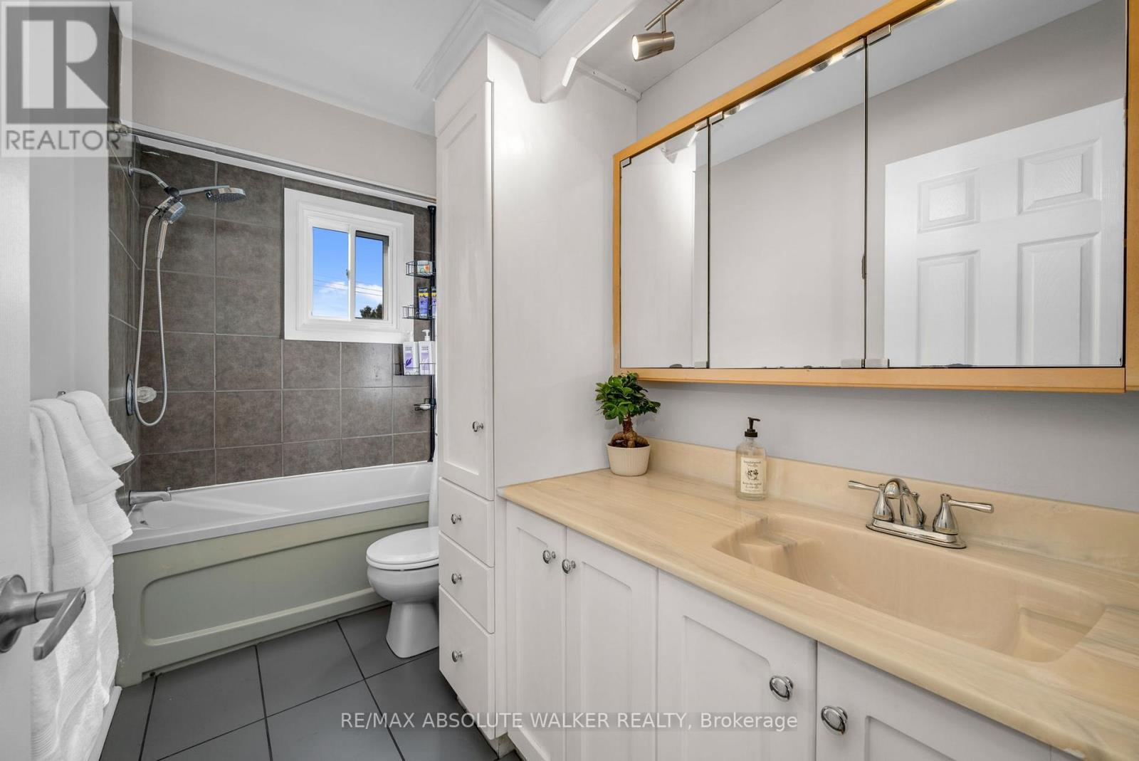 5298 Hillcrest Drive, Ottawa, Ontario  K4M 1E6 - Photo 17 - X12467900