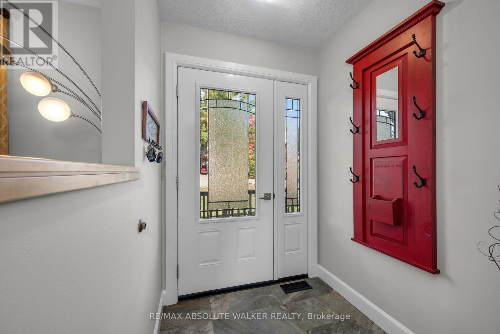 5298 Hillcrest Drive, Ottawa, Ontario  K4M 1E6 - Photo 3 - X12467900