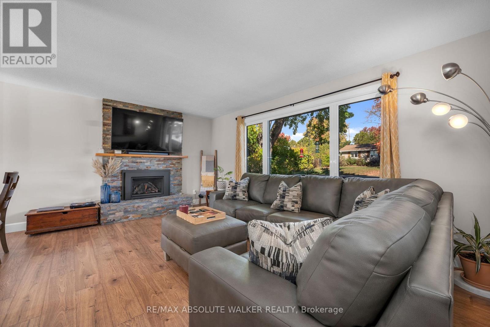 5298 Hillcrest Drive, Ottawa, Ontario  K4M 1E6 - Photo 6 - X12467900