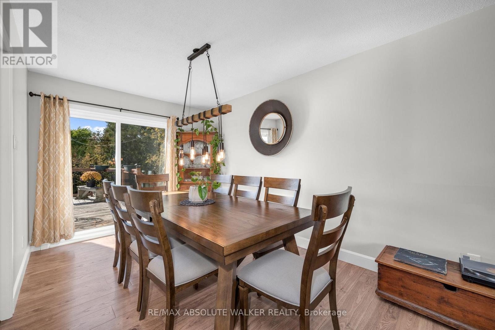 5298 Hillcrest Drive, Ottawa, Ontario  K4M 1E6 - Photo 8 - X12467900