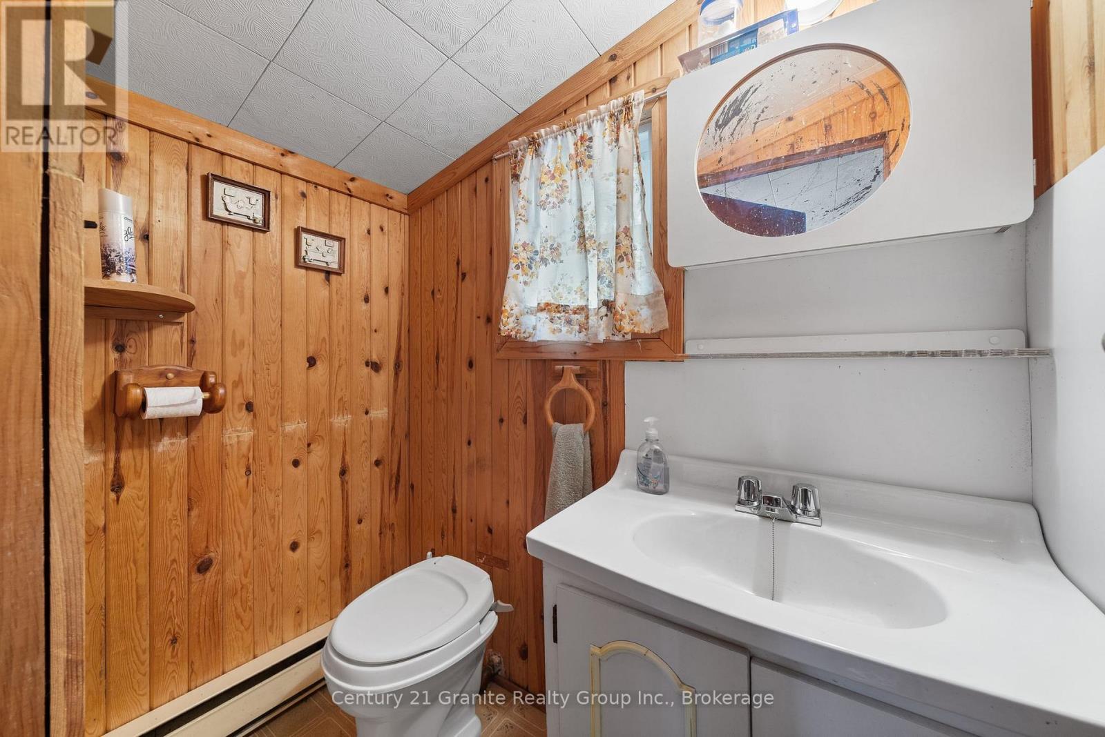 17058 Highway 35, Algonquin Highlands, Ontario  K0M 1S0 - Photo 19 - X12467628