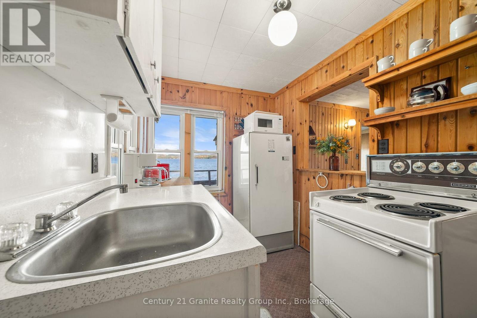 17058 Highway 35, Algonquin Highlands, Ontario  K0M 1S0 - Photo 24 - X12467628