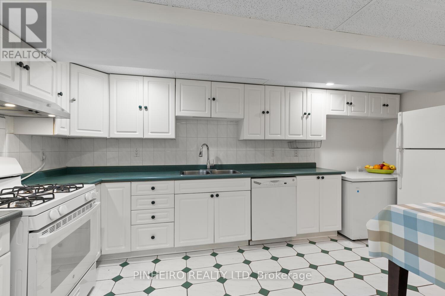 324 Conway Drive, London South, Ontario  N6E 3J9 - Photo 19 - X12467827