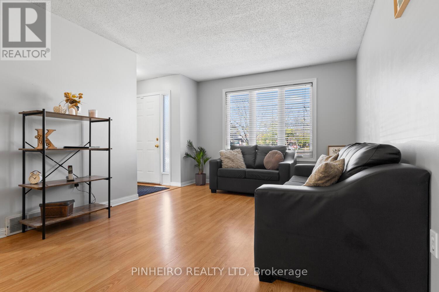324 Conway Drive, London South, Ontario  N6E 3J9 - Photo 2 - X12467827