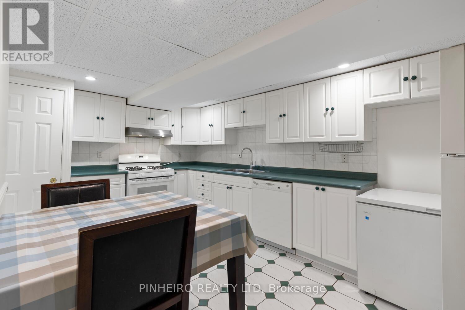 324 Conway Drive, London South, Ontario  N6E 3J9 - Photo 20 - X12467827