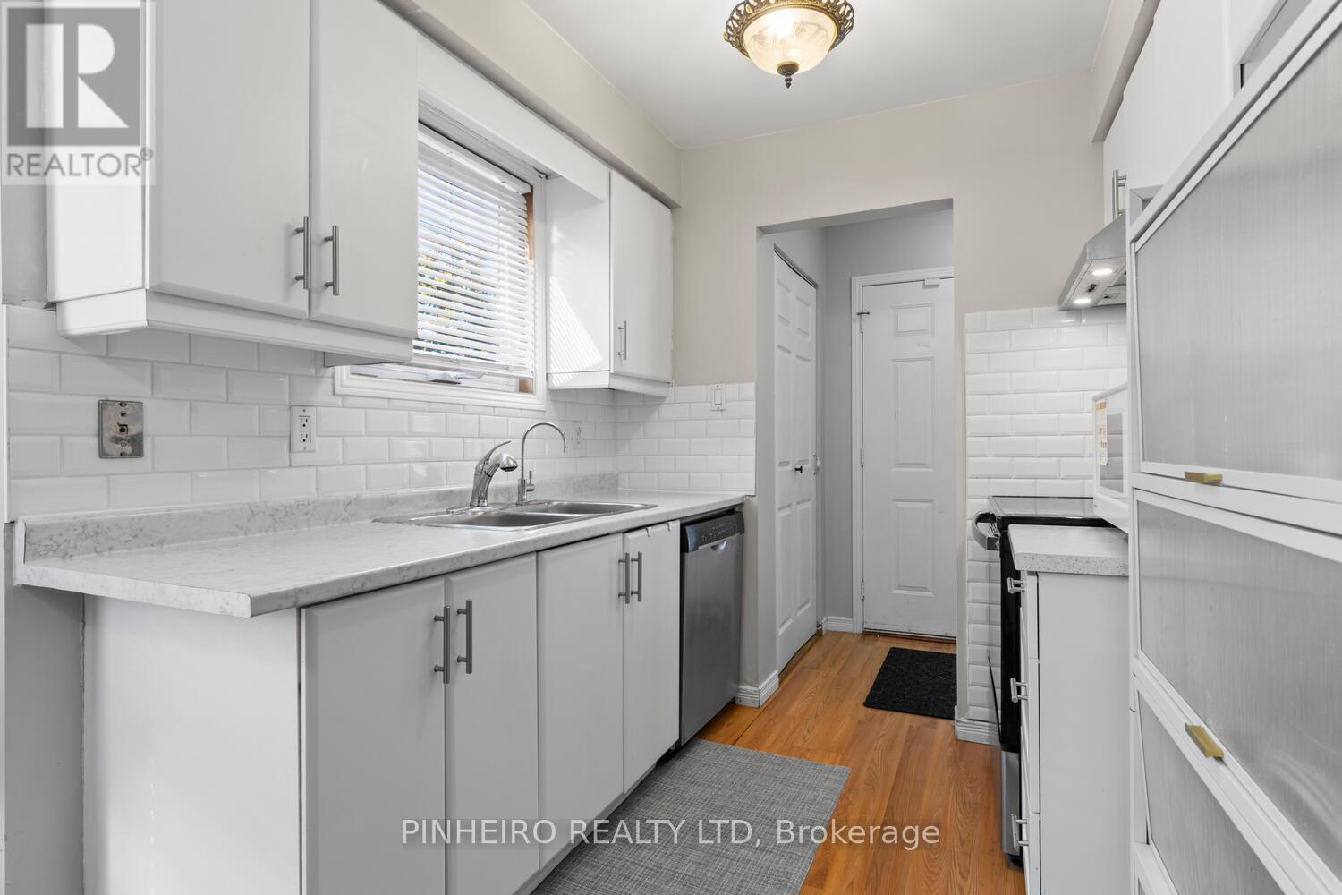 324 Conway Drive, London South, Ontario  N6E 3J9 - Photo 6 - X12467827