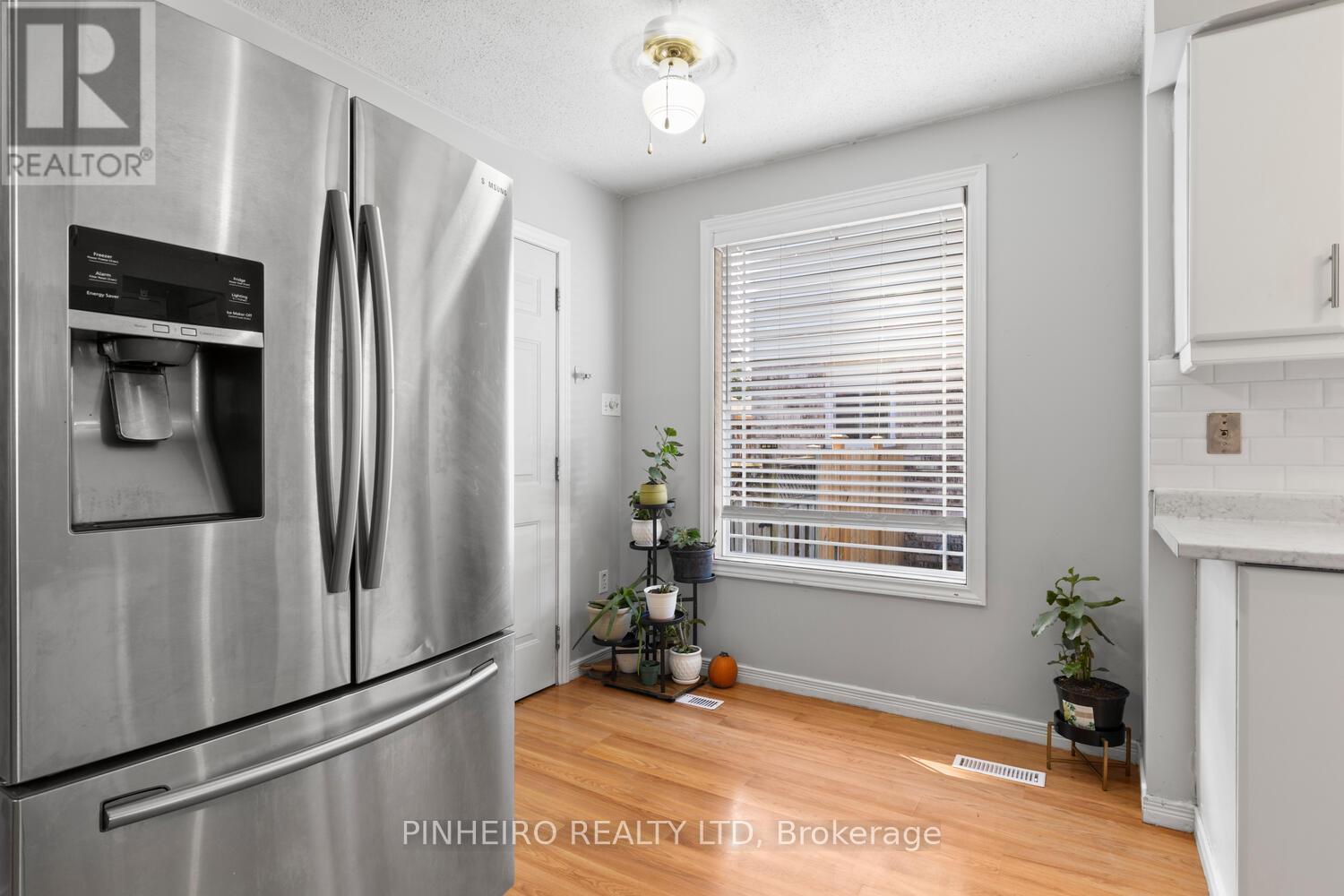 324 Conway Drive, London South, Ontario  N6E 3J9 - Photo 9 - X12467827