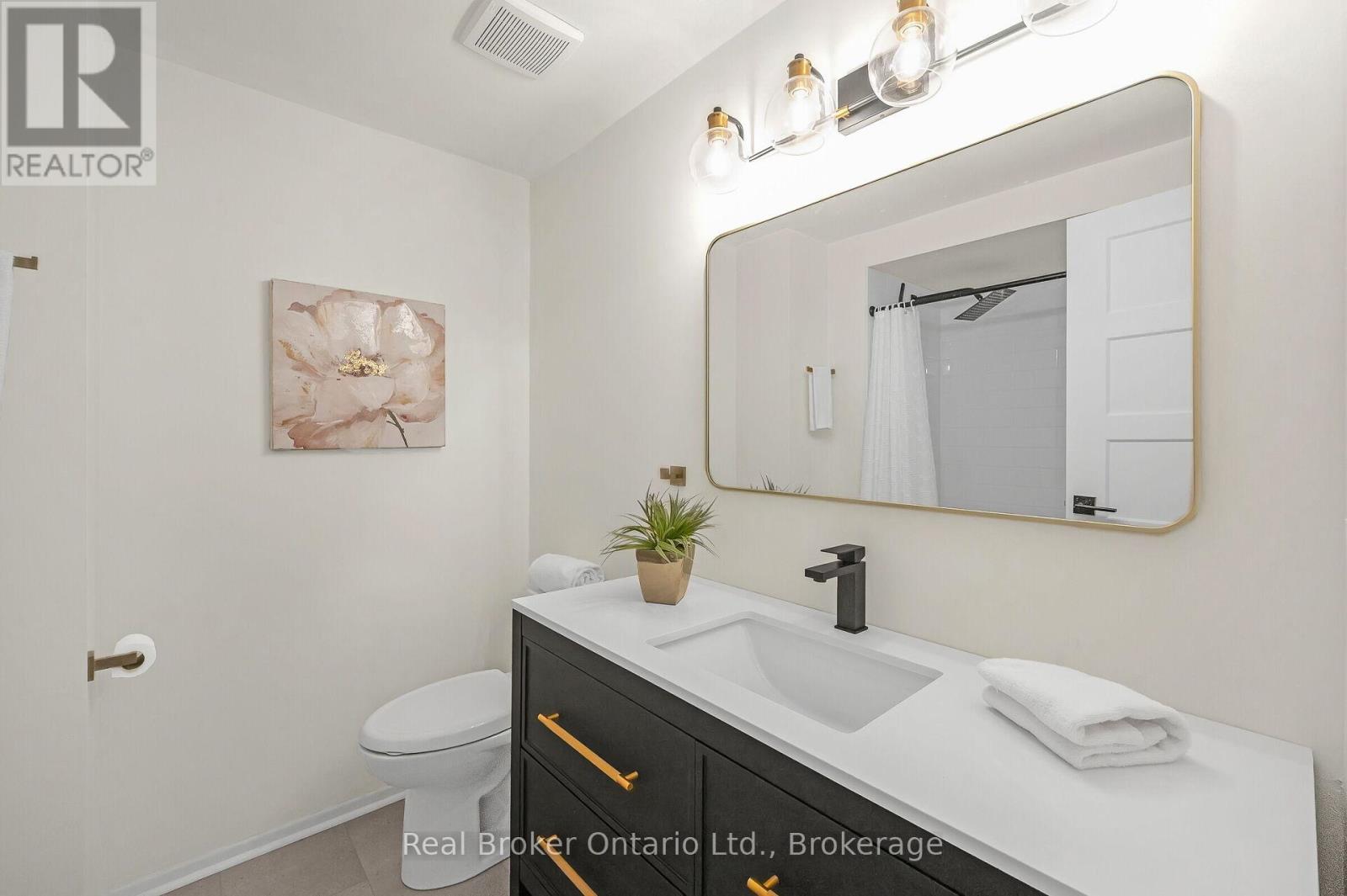 815 Sweetwater Crescent, Mississauga, Ontario  L5H 4A7 - Photo 22 - W12467878