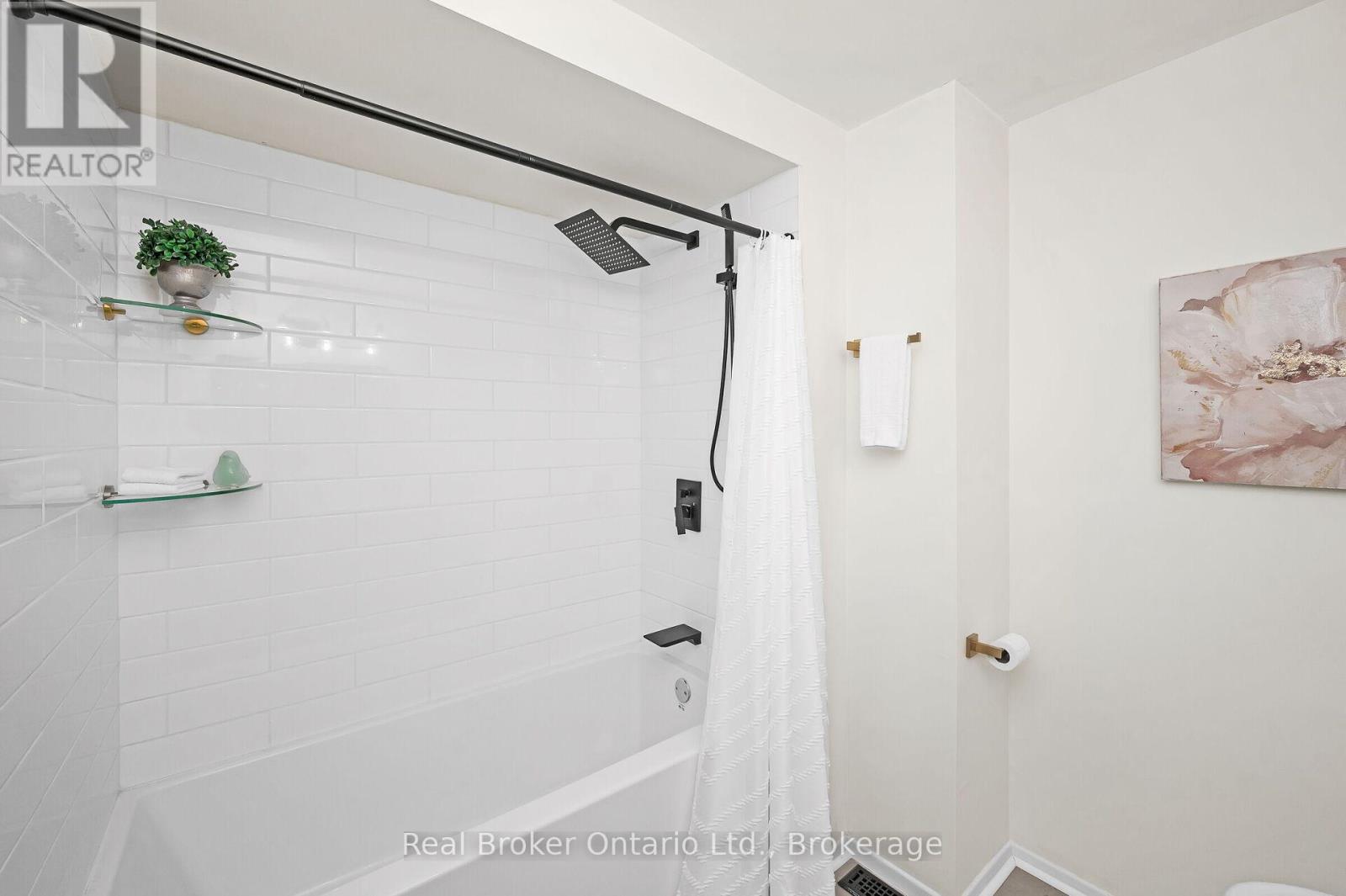 815 Sweetwater Crescent, Mississauga, Ontario  L5H 4A7 - Photo 23 - W12467878