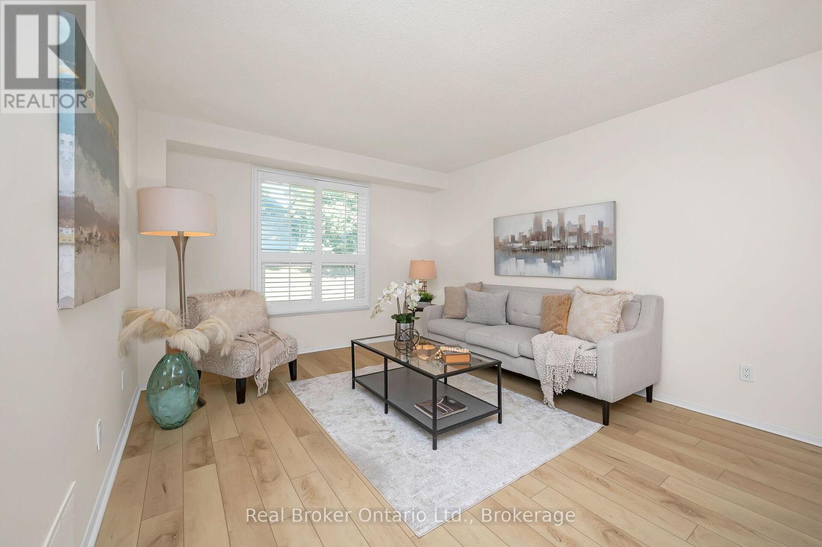 815 Sweetwater Crescent, Mississauga, Ontario  L5H 4A7 - Photo 7 - W12467878