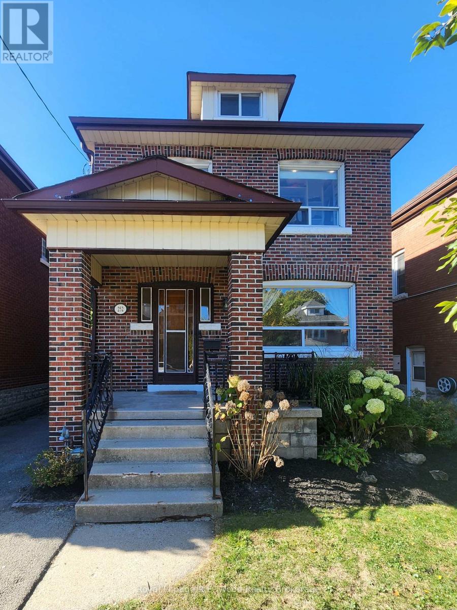 252 Graham Avenue S, Hamilton, Ontario  L8K 2M6 - Photo 2 - X12467903