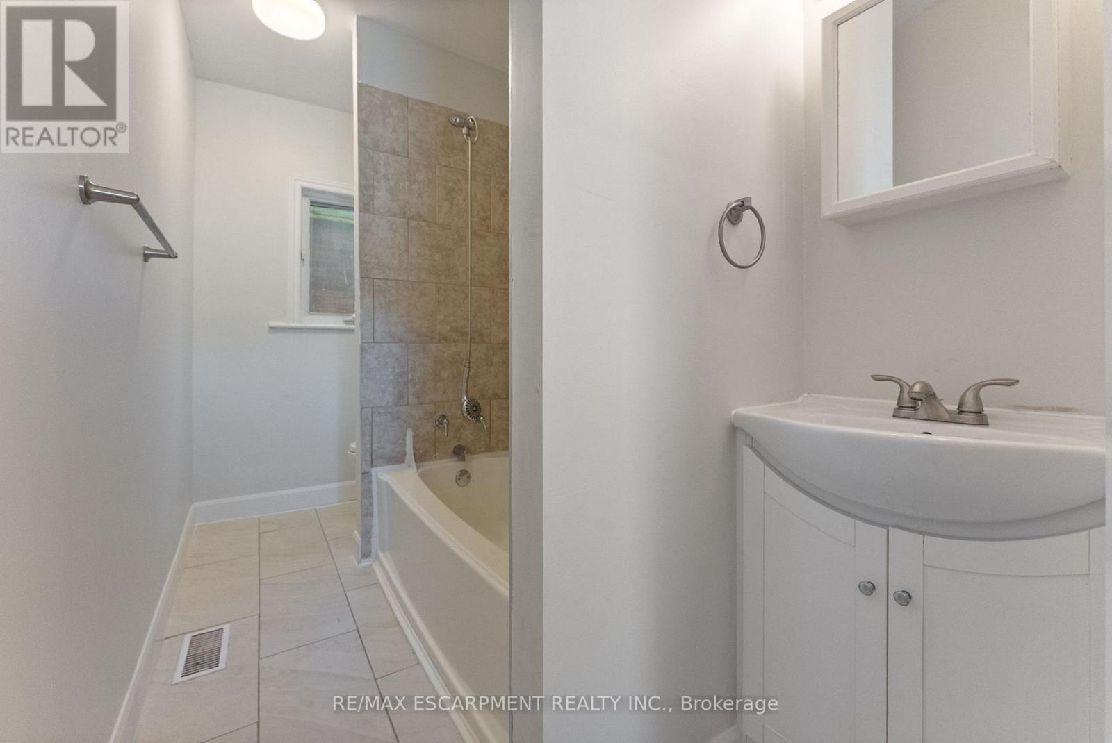 940 Barton Street E, Hamilton, Ontario  L8L 3C5 - Photo 16 - X12467701