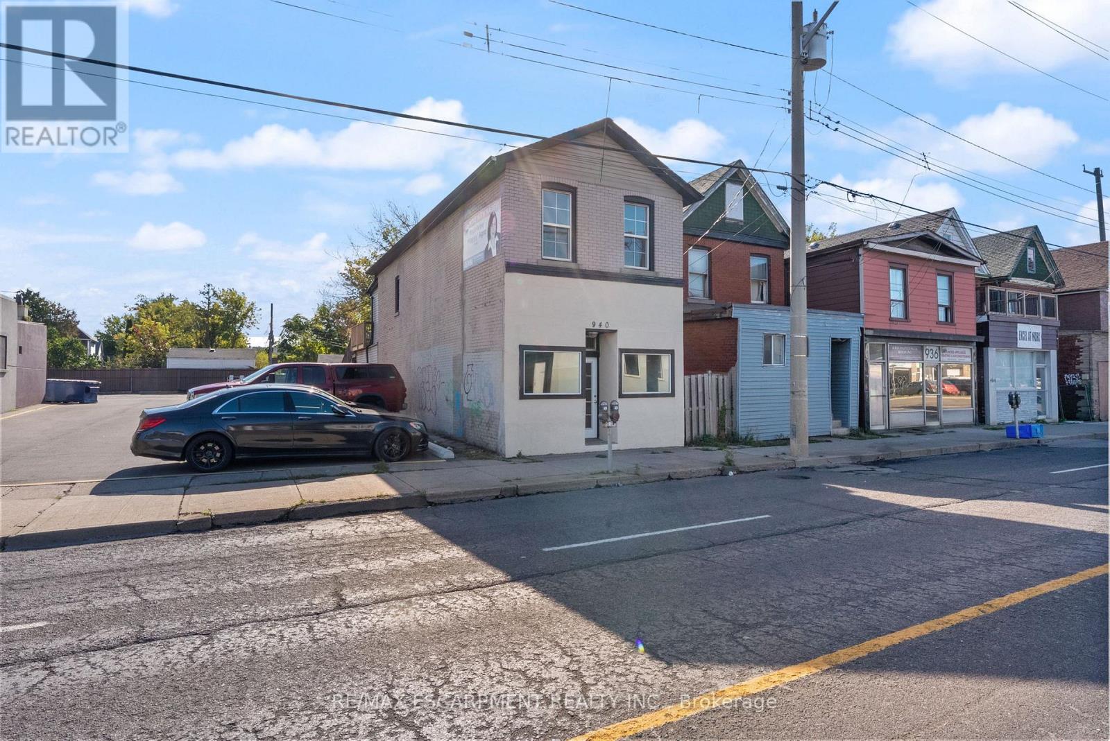 940 Barton Street E, Hamilton, Ontario  L8L 3C5 - Photo 2 - X12467701