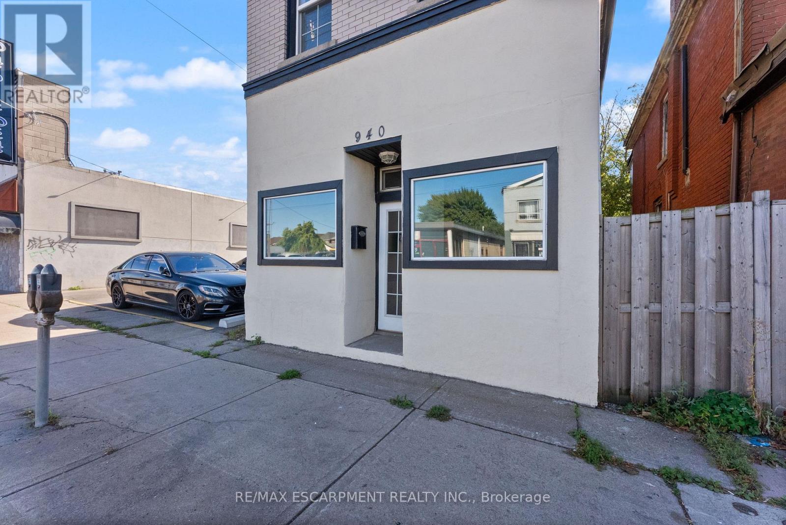 940 Barton Street E, Hamilton, Ontario  L8L 3C5 - Photo 3 - X12467701