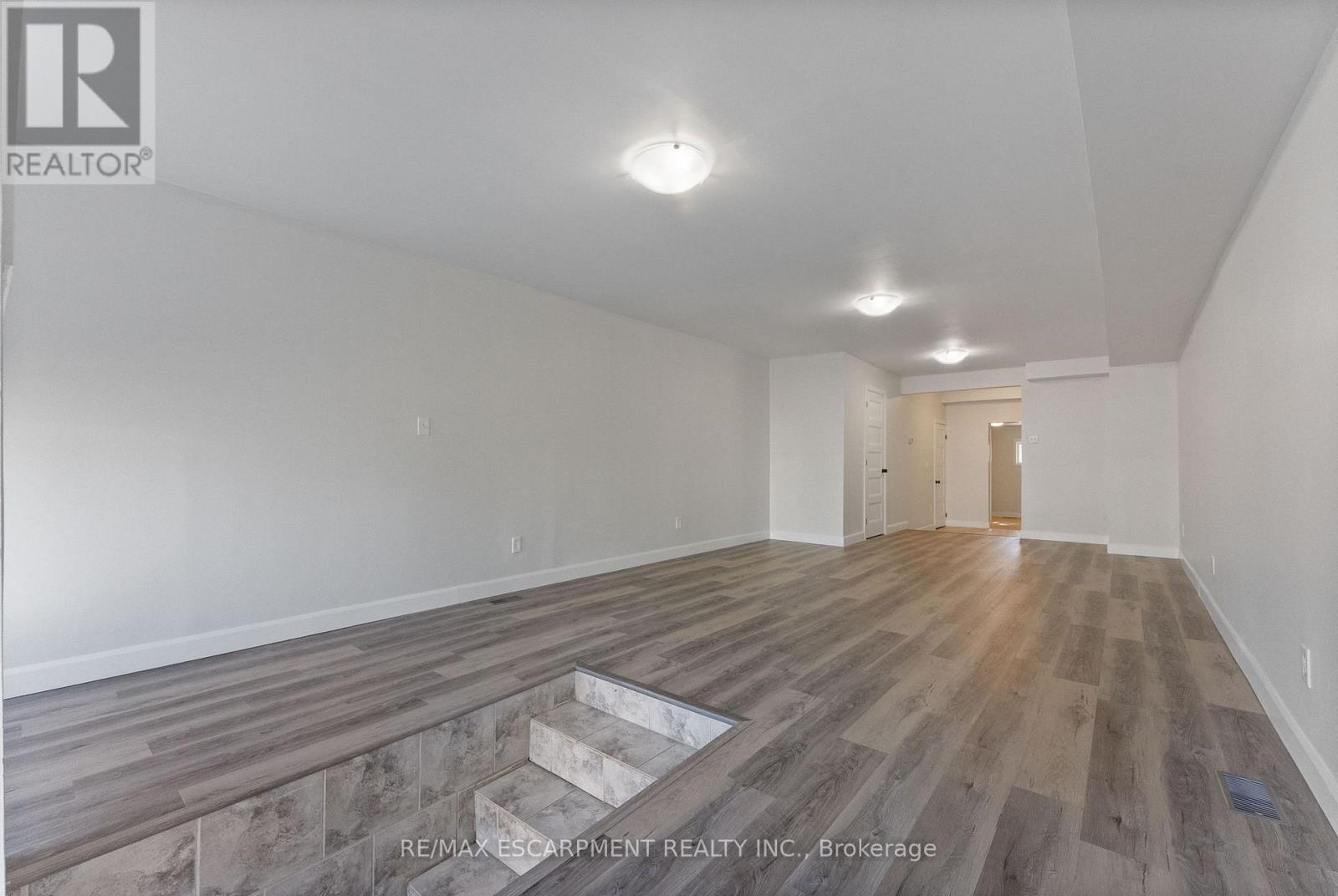 940 Barton Street E, Hamilton, Ontario  L8L 3C5 - Photo 6 - X12467701