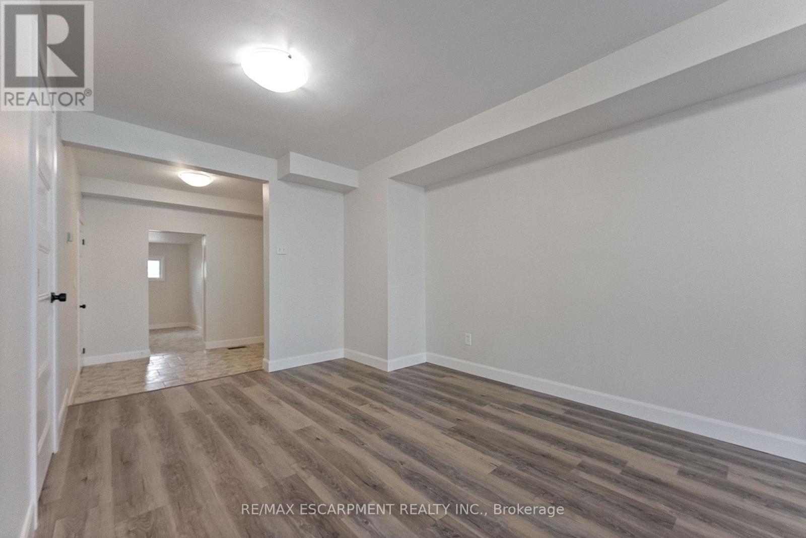 940 Barton Street E, Hamilton, Ontario  L8L 3C5 - Photo 7 - X12467701