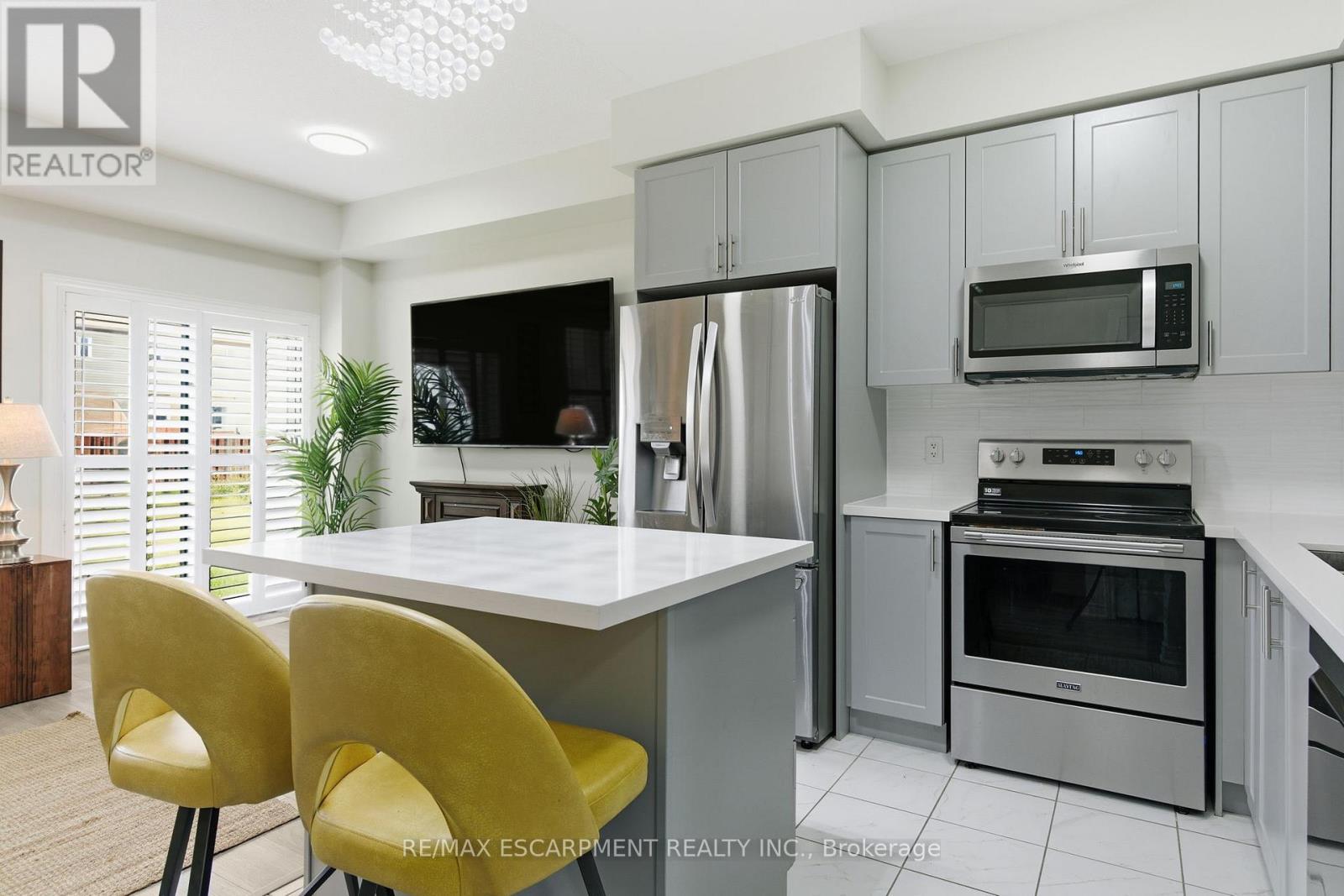 18 Mia Drive, Hamilton, Ontario  L9B 0K1 - Photo 12 - X12467721