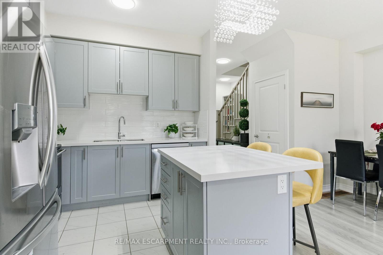18 Mia Drive, Hamilton, Ontario  L9B 0K1 - Photo 14 - X12467721