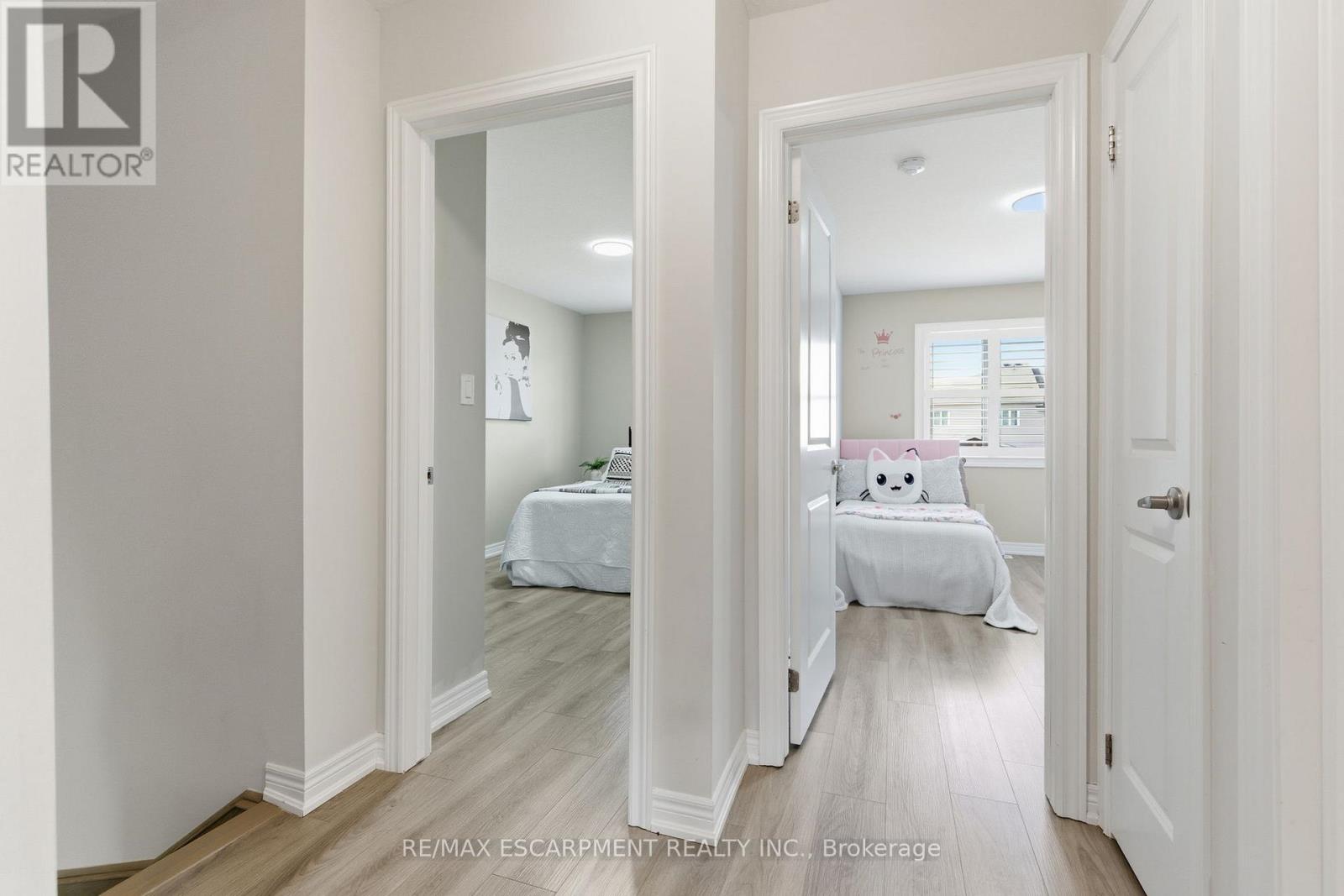 18 Mia Drive, Hamilton, Ontario  L9B 0K1 - Photo 15 - X12467721
