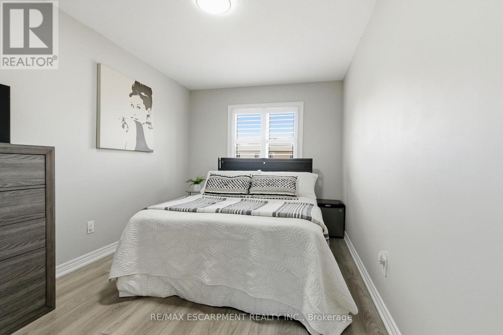 18 Mia Drive, Hamilton, Ontario  L9B 0K1 - Photo 16 - X12467721