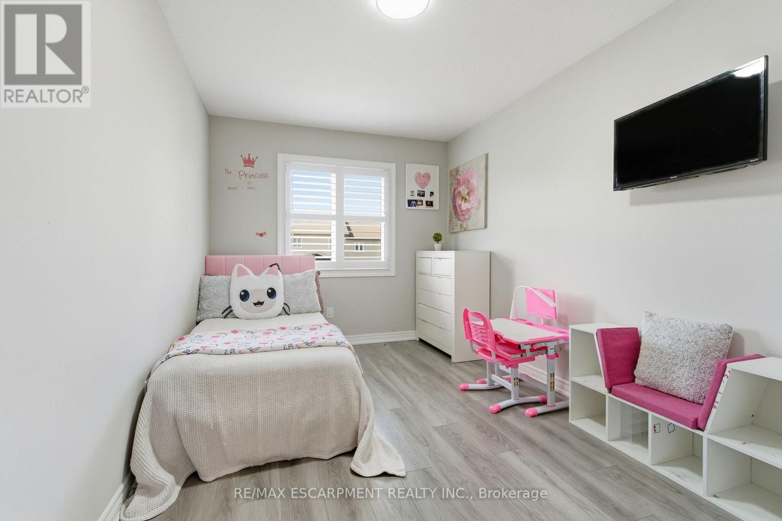 18 Mia Drive, Hamilton, Ontario  L9B 0K1 - Photo 18 - X12467721