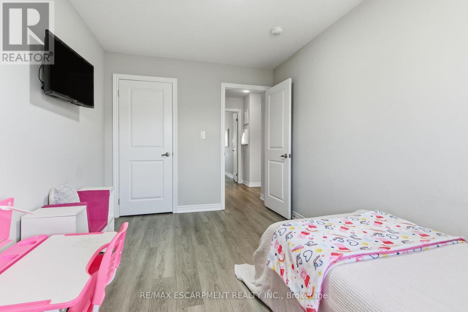 18 Mia Drive, Hamilton, Ontario  L9B 0K1 - Photo 19 - X12467721
